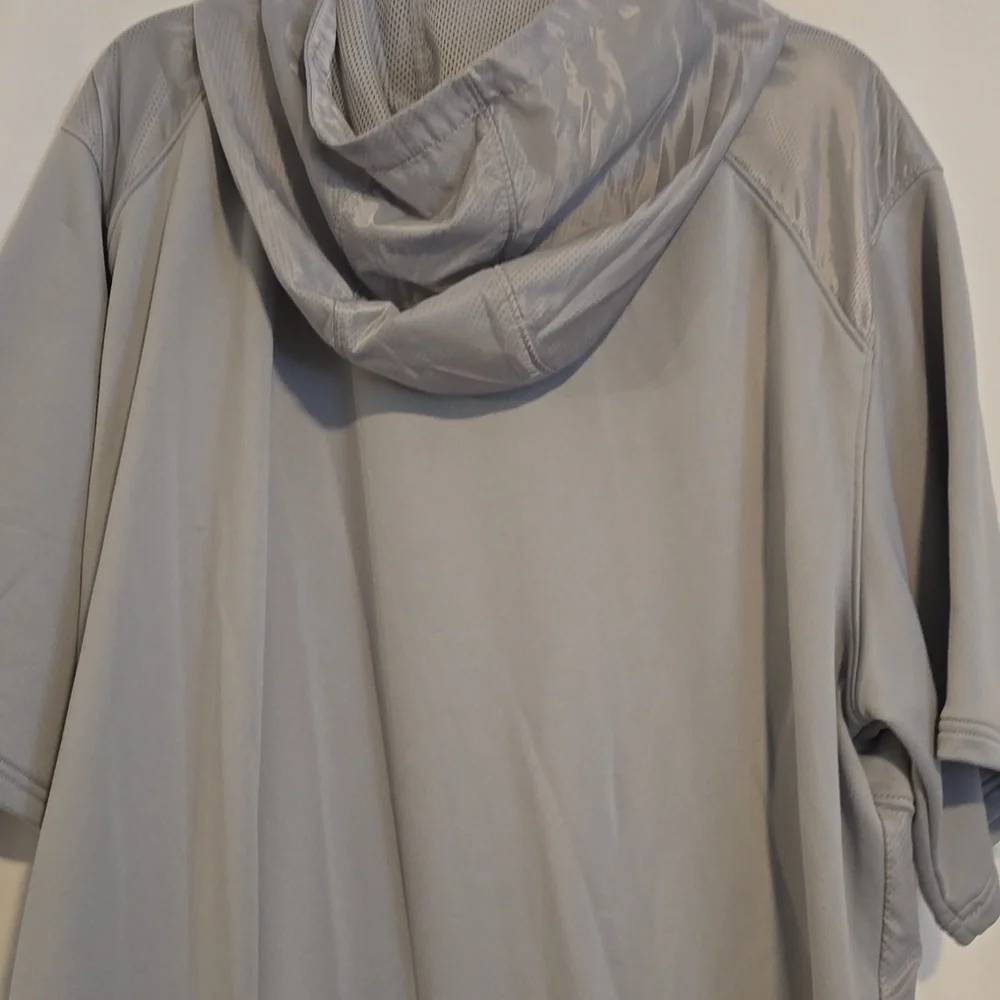 Under Armour Light Gray Short Sleeve Pullover - Picture 4 of 4